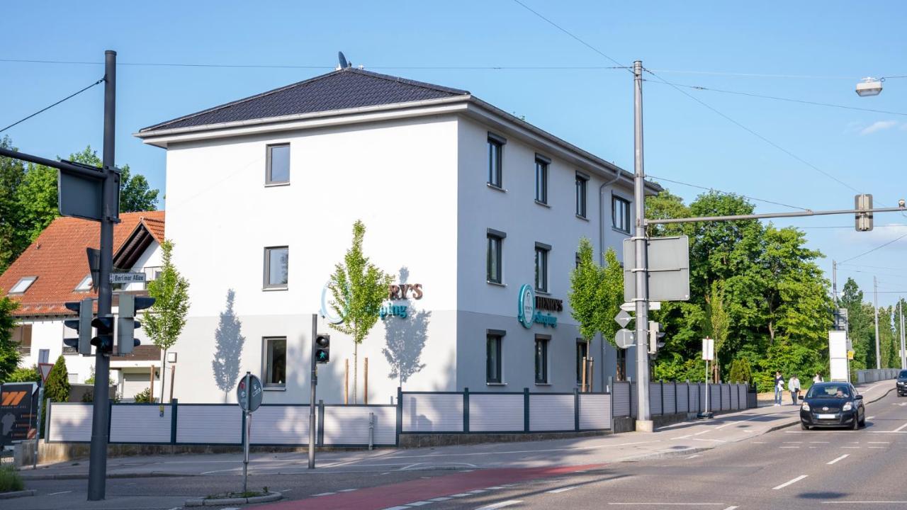 Henrys Sleeping Am Augsburger Eiskanal Extérieur photo